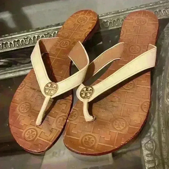 Tory Burch beige Tory pebbled sandle size 9M - Picture 2 of 4